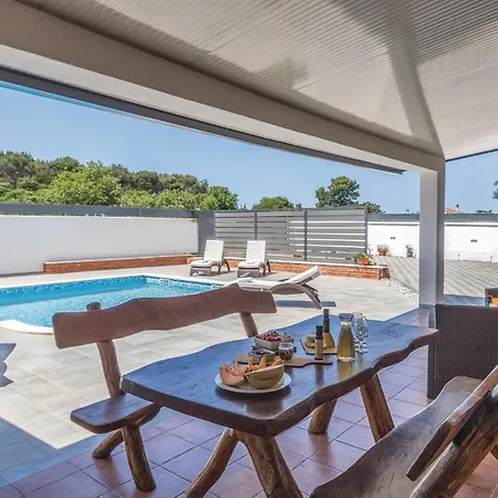 3 Bedroom Amazing In Sikici בית נופש פולה