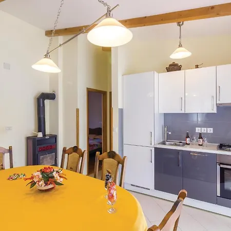 3 Bedroom Amazing In Sikici פולה