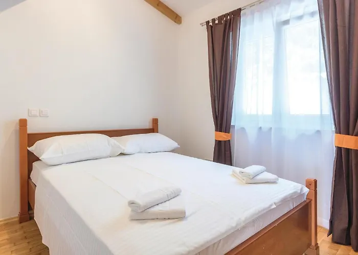 Dom wakacyjny 3 Bedroom Amazing In Sikici Pula