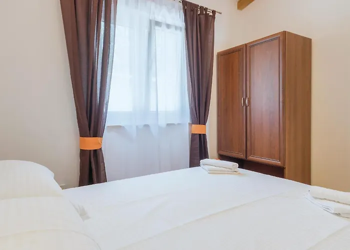 3 Bedroom Amazing In Sikici Ferienhaus *