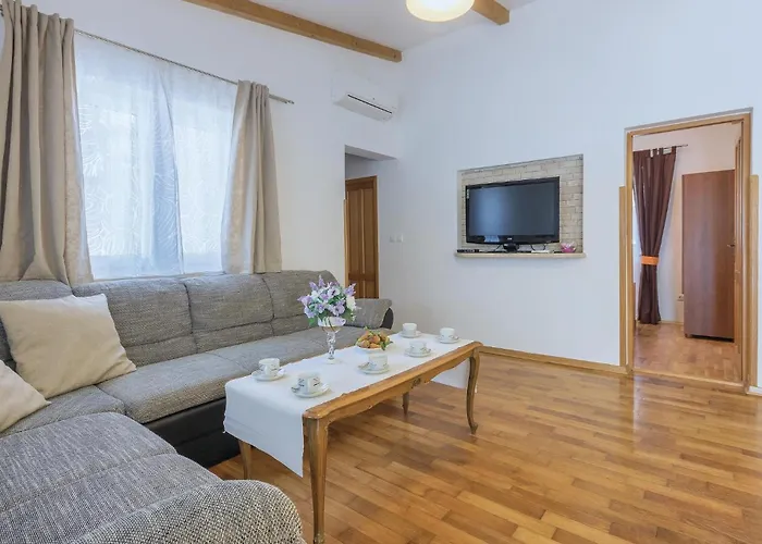 3 Bedroom Amazing In Sikici Holiday home