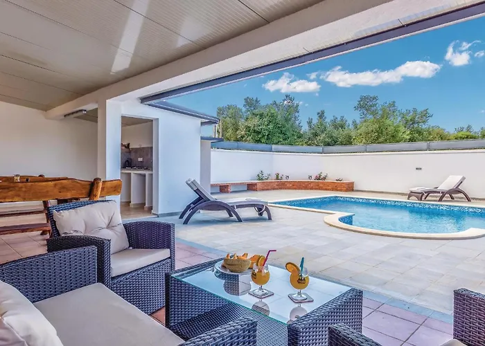 Holiday home 3 Bedroom Amazing In Sikici