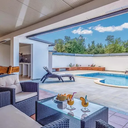 Hébergement de vacances 3 Bedroom Amazing In Sikici